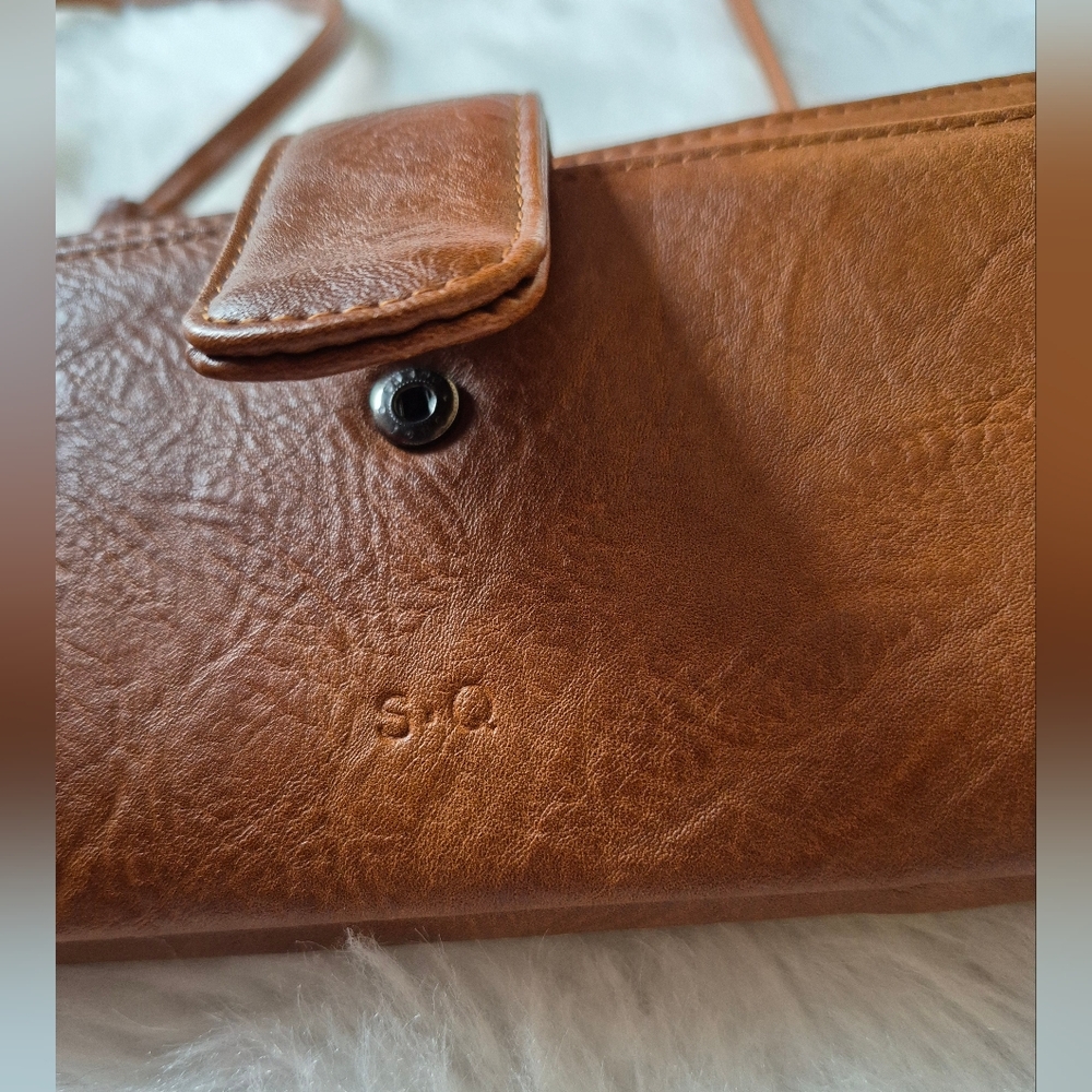 Elegant Tan Crossbody Bag